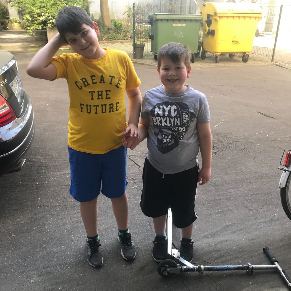 Max + Leo bekamen Sommerkleidung