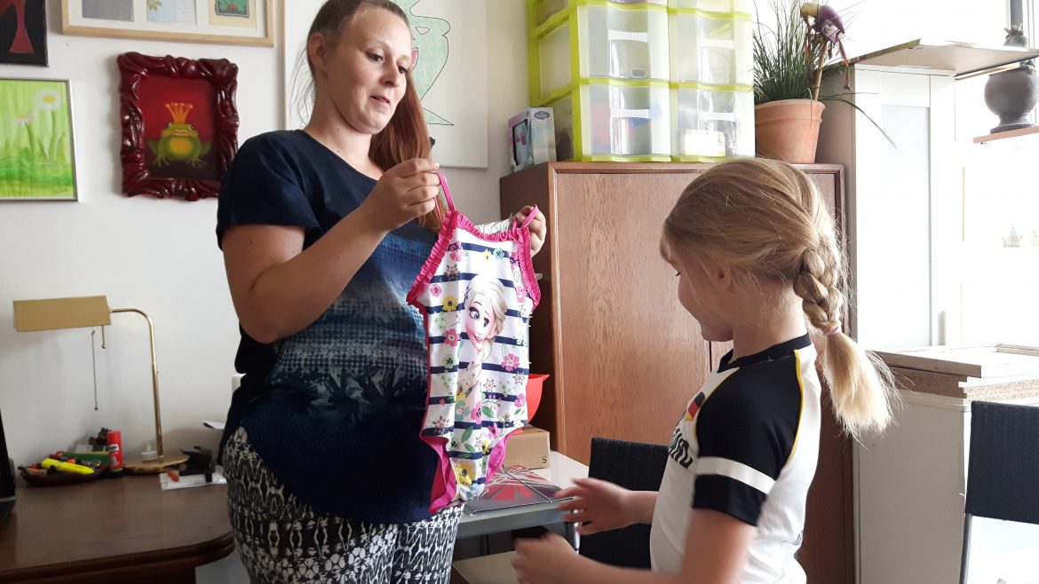 Maya bekommt einen neuen Badeanzug