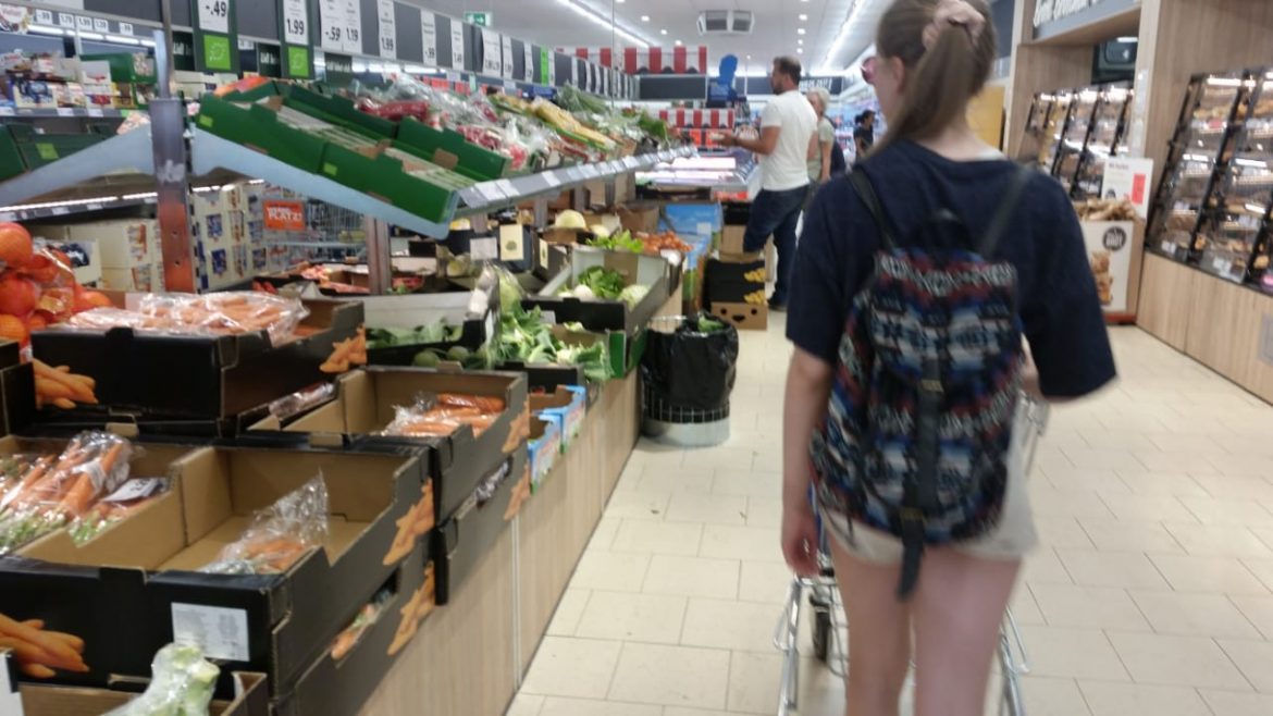 Klara und Ihre Mutter gingen einkaufen