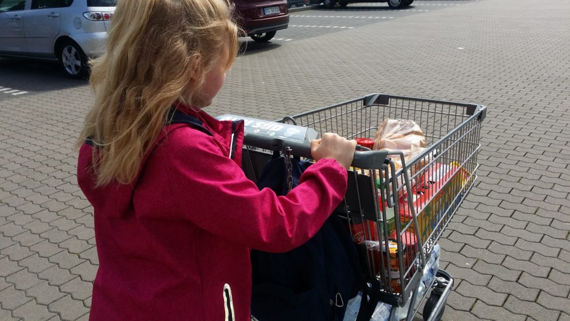 Maya`s Familie hatte noch ein Guthaben auf dem Lebensmittel-Gutschein