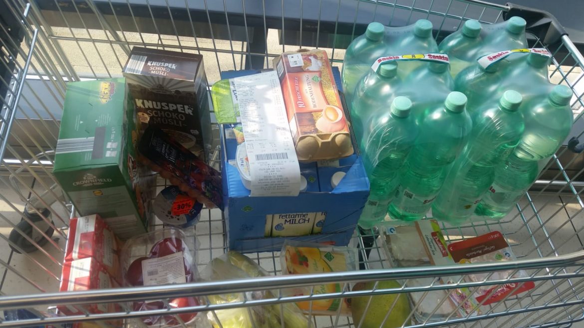 Ein schneller Einkauf für die Familie von Alex + Max