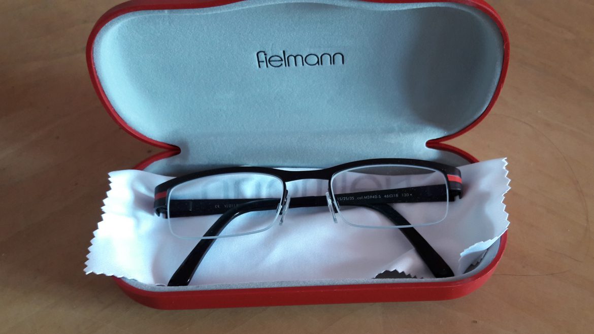 Florian bekam eine neue Brille und Sommerorthesen