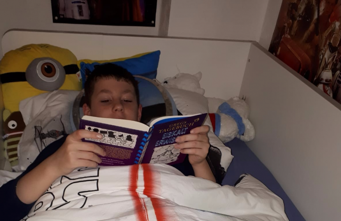 Eine neue Bettdecke für Amon