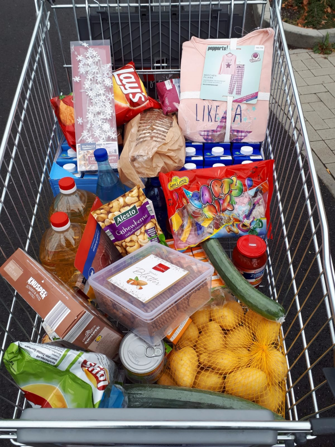 Ein schneller Einkauf für die Familie von Amon + Finja