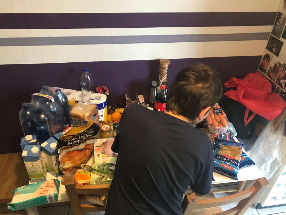 Ein Großeinkauf für die Familie von Robert + Leo