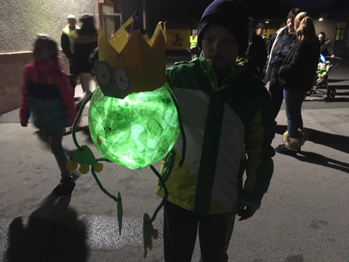 Caleb „ehrt“ die Froschkönige