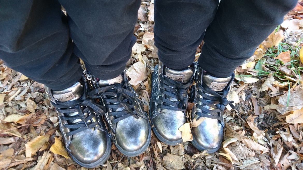 Unsere Zwillinge und ihr Bruder bedanken sich bei ihrer Schuh-Patin