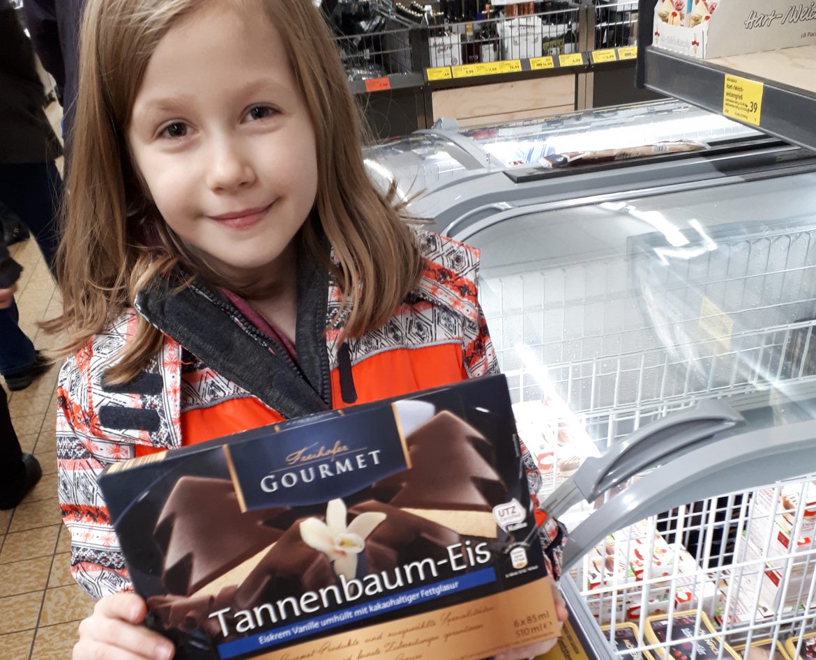 Die Spende kam bei den Familien – für das Weihnachtsessen + den Tannenbaum – an