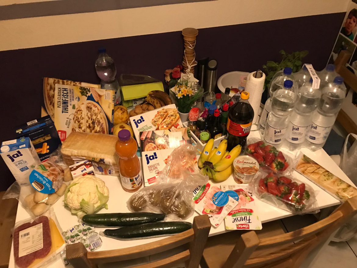 Lebensmittel für die Familie von Robert + Leo