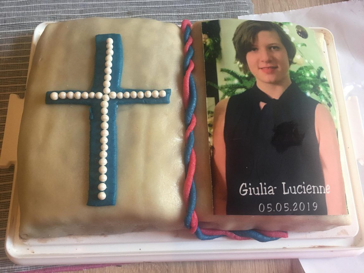 Giulia ging zur Konfirmation