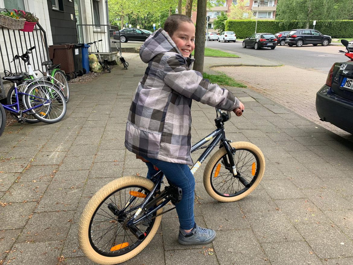 Endlich : Caleb`s Fahrrad ist auch da
