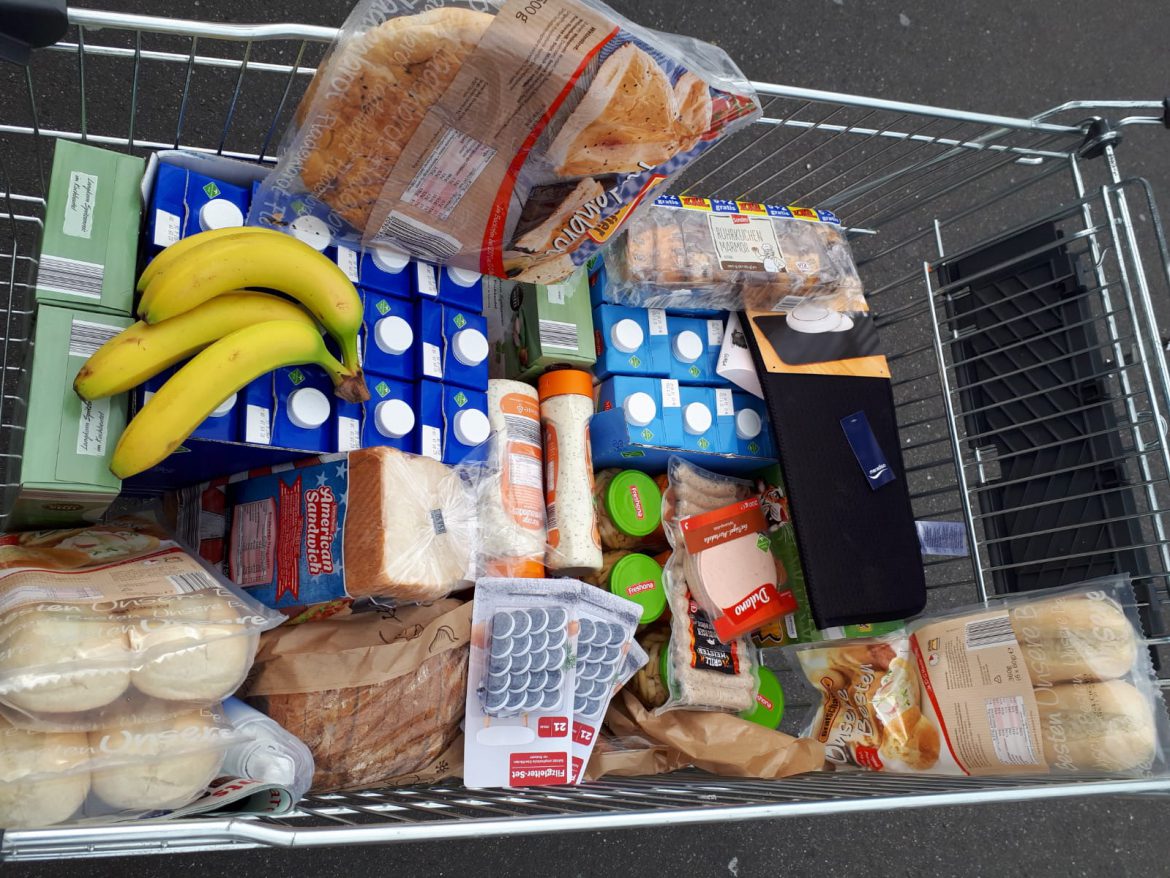 Lebenmitteleinkauf von Finja und Familie