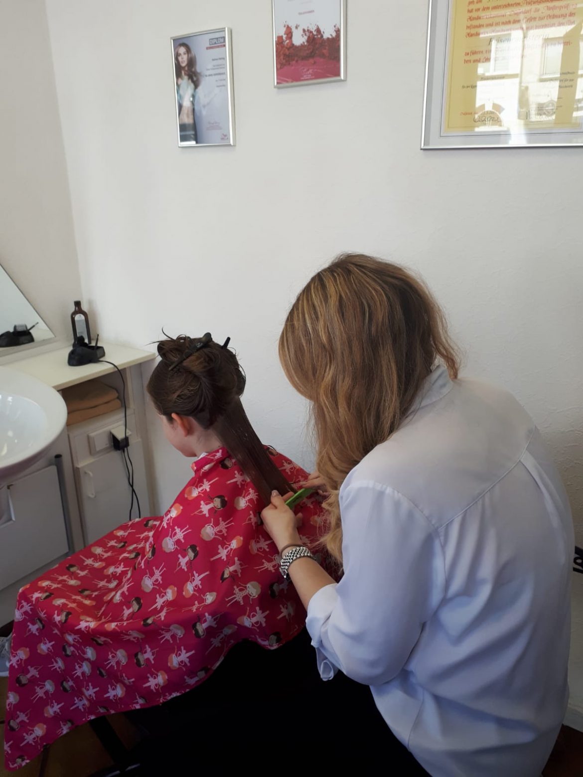 Amon, Finja + Mama waren bei Friseurmeisterin Sabine Hering