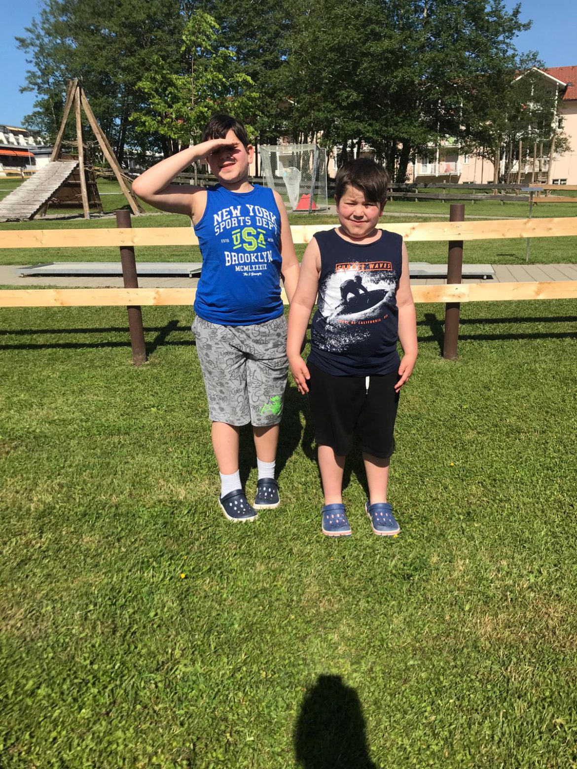 Max + Leo brauchten dringend neue Schuhe