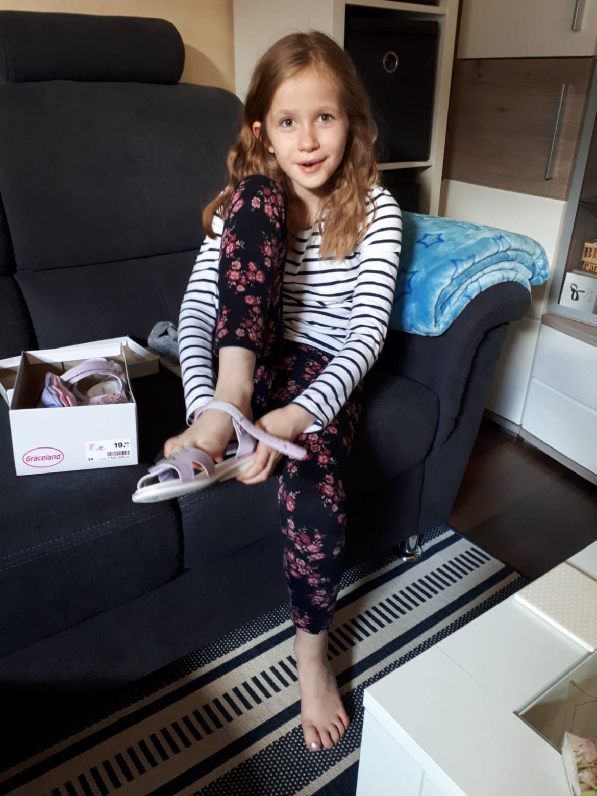 Auch Finja bekam Sommerschuhe – DANKE Nadja König (Schuh-Patin)