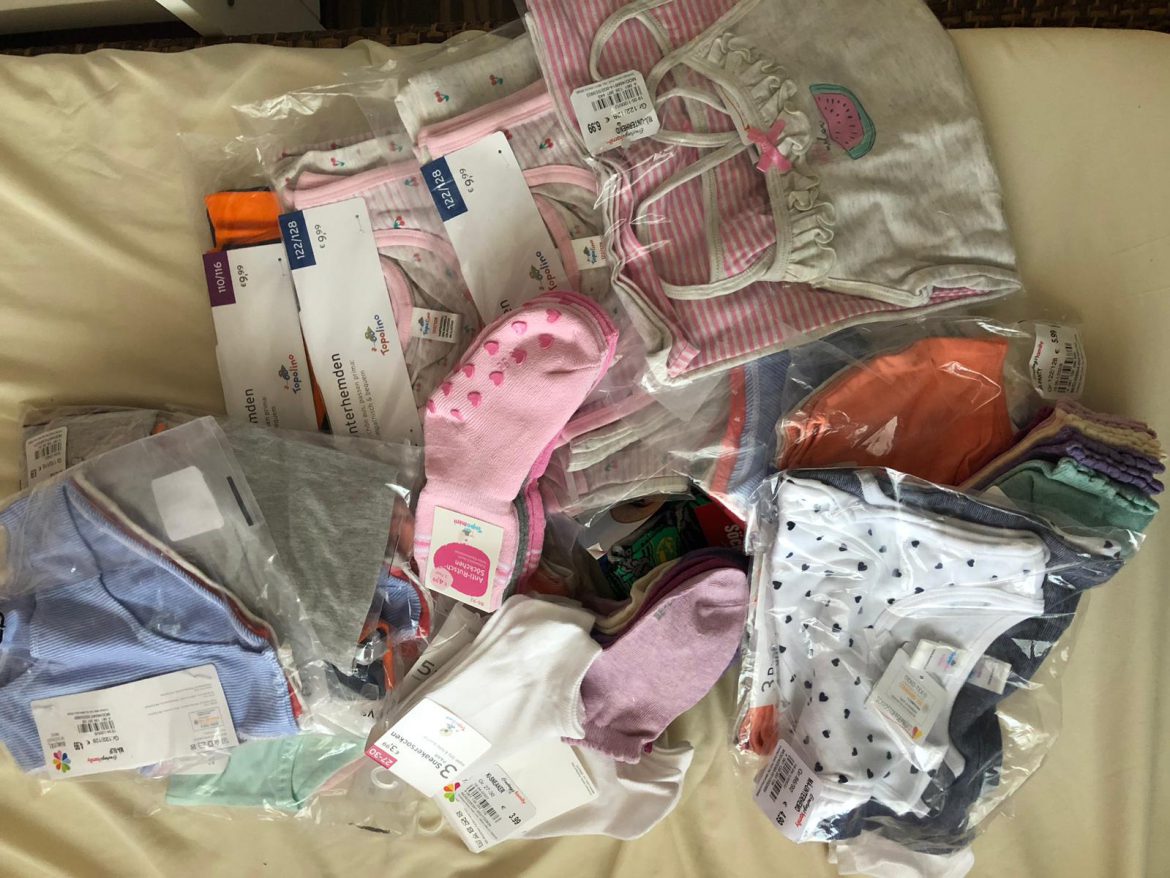 Neue Unterwäsche für die Geschwister