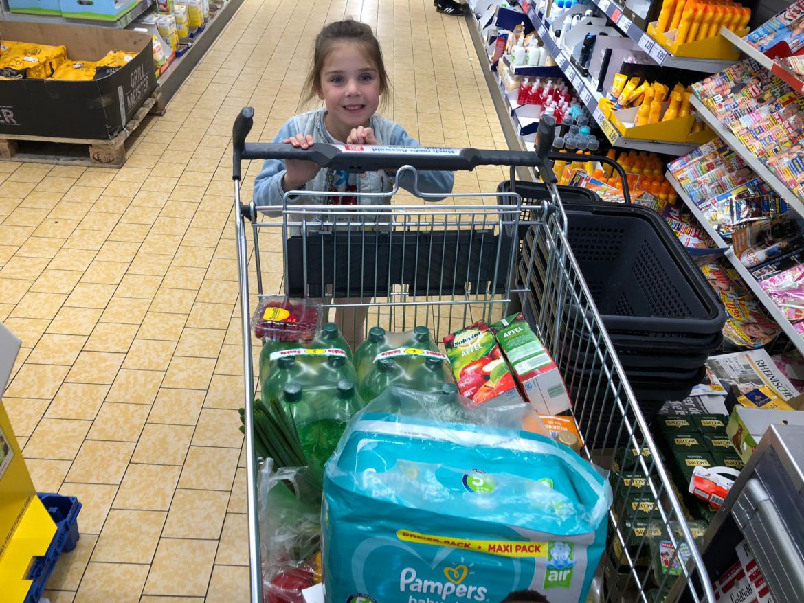 Milana war mit einkaufen