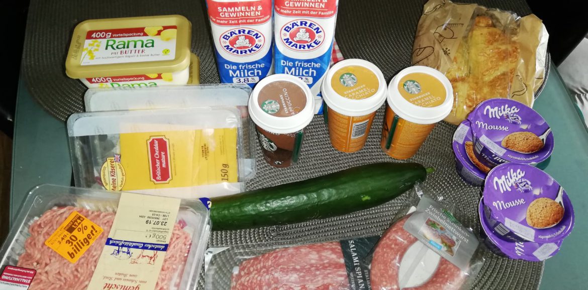 Lebensmitteleinkauf für die Familie von Felix