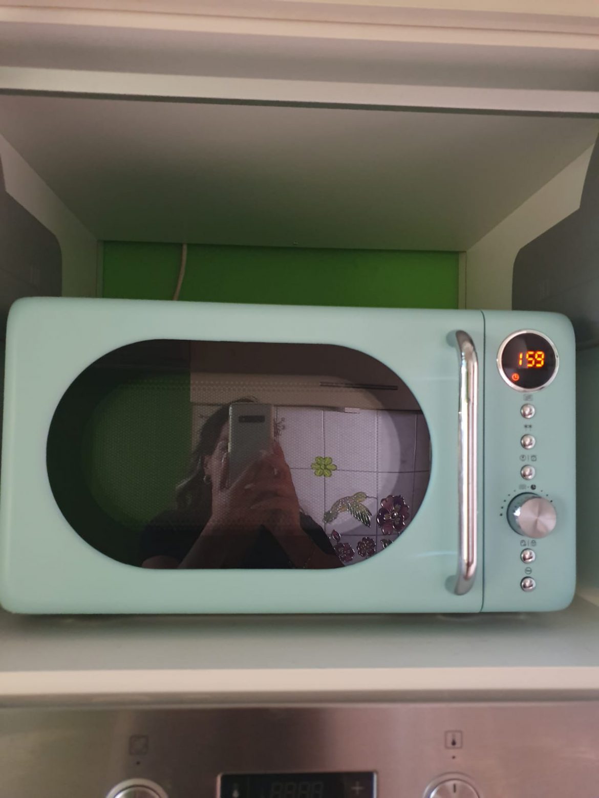 Eine neue Microwelle für eine Familie mit unterschiedlichen Essenszeiten