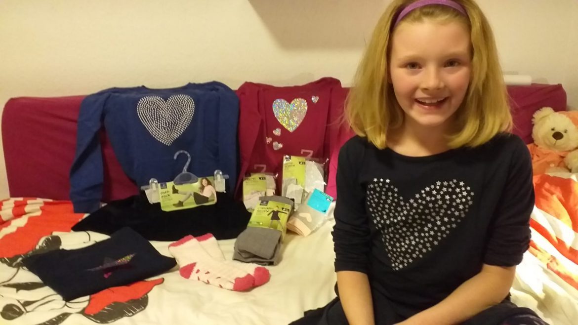 Maya ist wieder gewachsen und brauchte eine bis zwei Nummern größere Sachen