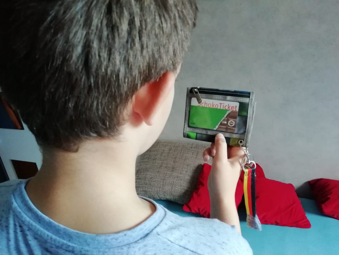 Nikita bedankt sich bei seinem Schokoticket-Paten