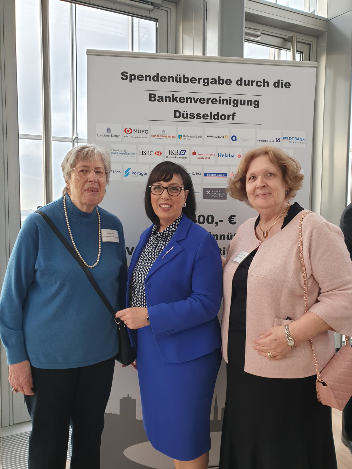 Scheckübergabe durch die Bankenvereinigung Düsseldorf