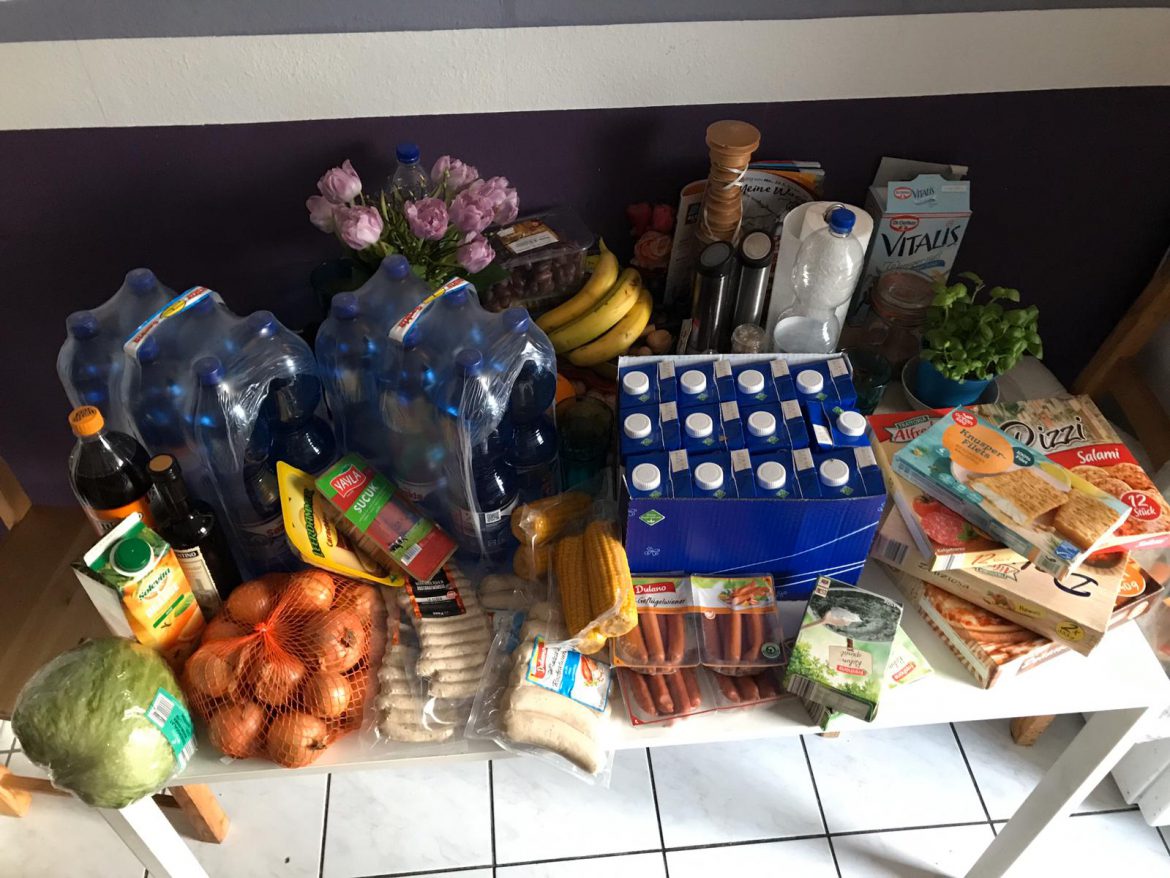 Die Familie von Max und Leo hat eingekauft