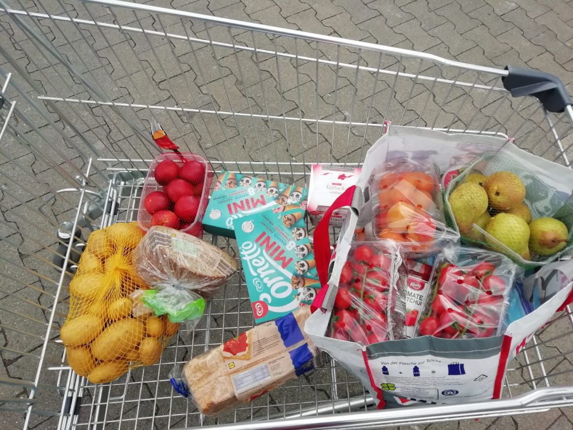 Die Familie von Miron war frische Lebensmittel einkaufen