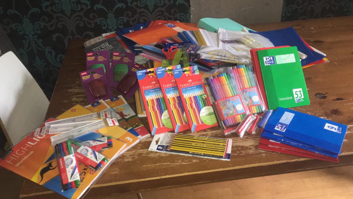 Von uns ein kleiner Zuschuss zu den Schulsachen