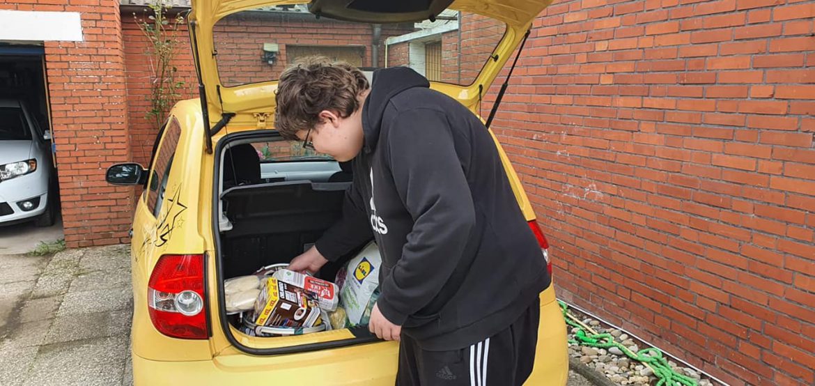 Kay hat seiner Mama beim Einkauf geholfen