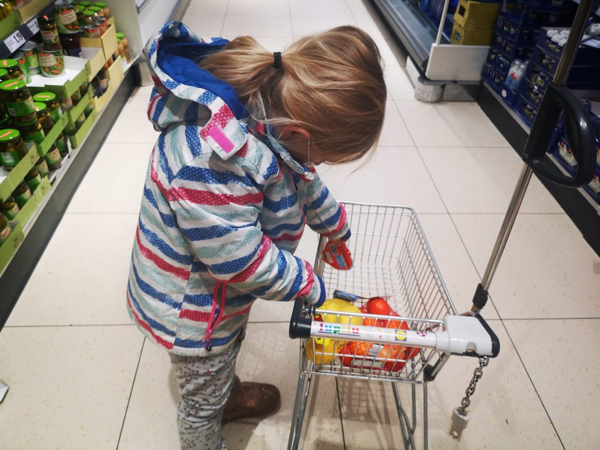 Unsere 2. Lina hat beim Einkaufen geholfen