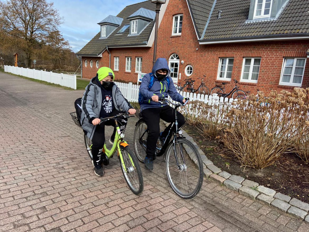 Kleidung für Max + Leo