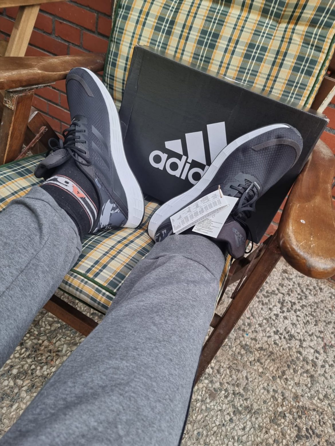 Leon bekam neue Schuhe in Gr. 51,5