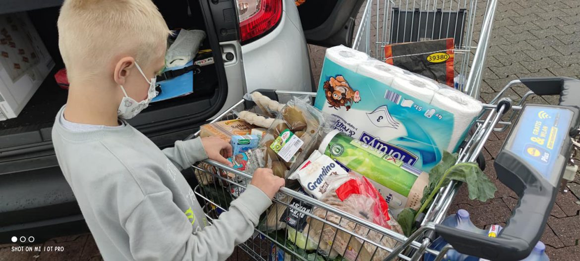 Lina + Luca waren mit einkaufen