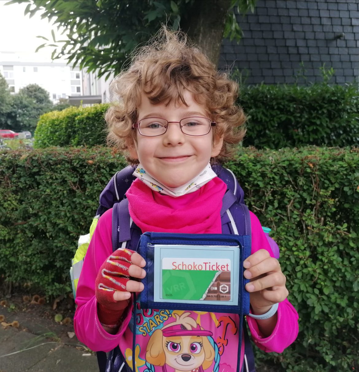 Joanna ist stolz auf ihr Schoko-Ticket