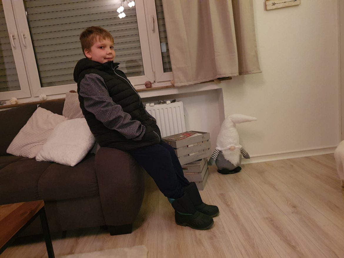 Mika hatte auch Grund zur Freude, er bekam warme Sachen