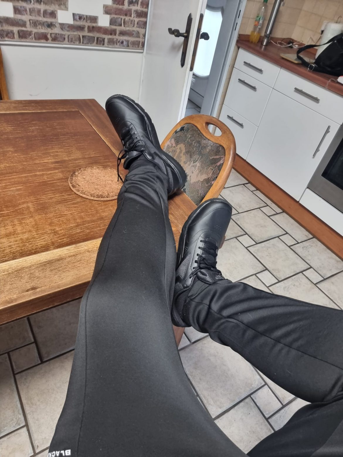 Kay bekam seine Wunsch-Schuhe…Gr. 50,5