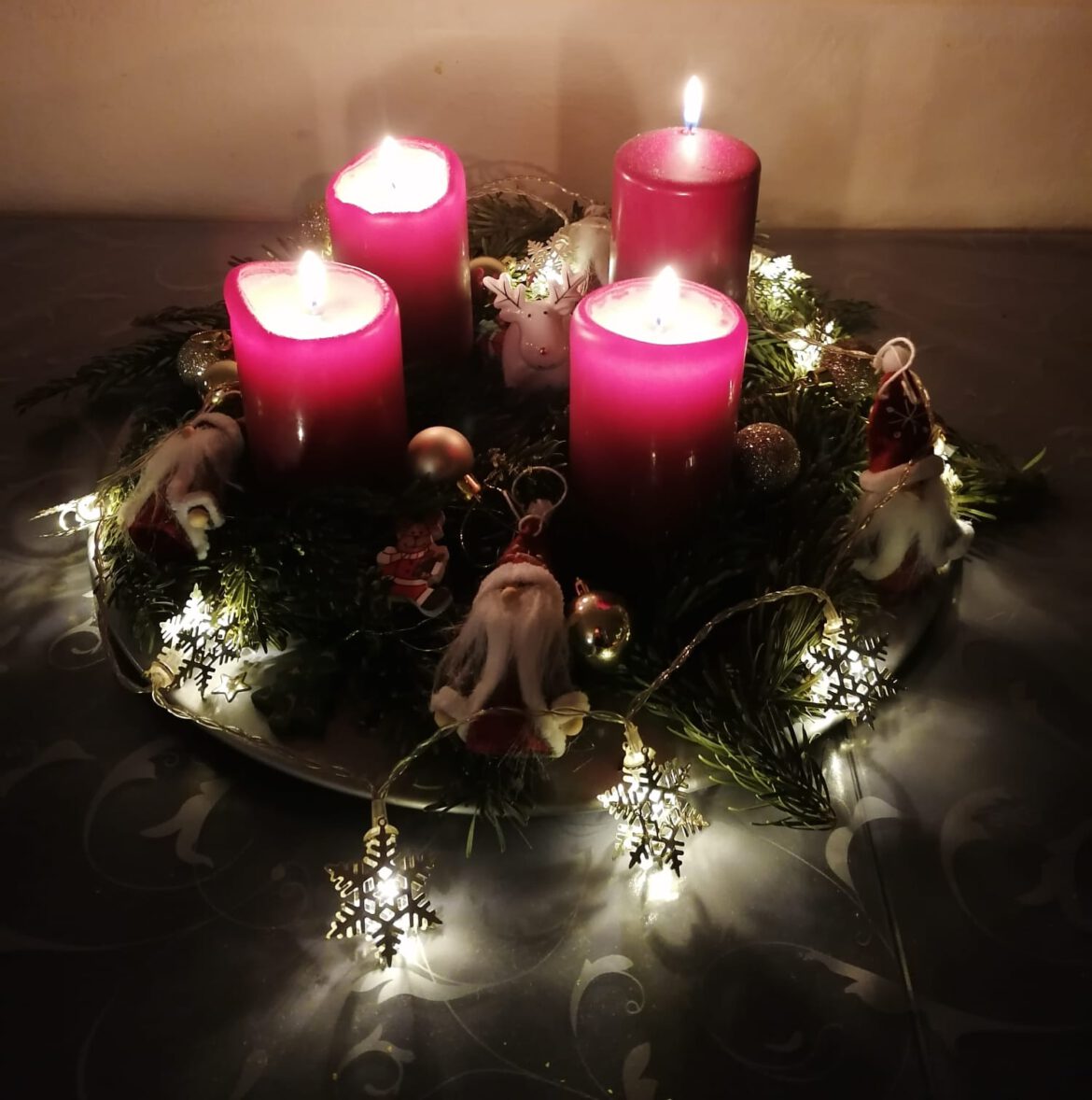 Wir wünschen allen Kindern, Familien, Mitgliedern, Paten/innen, Spendern/innen und allen Freunden und Förderern einen zauberhaften 4. Advent