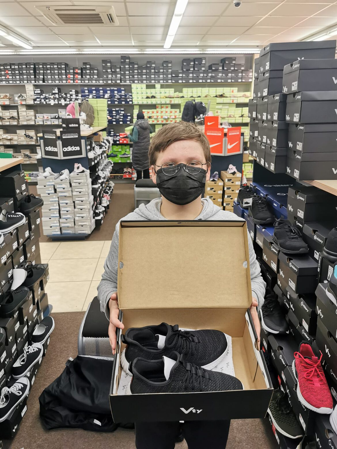 Neue Schuhe für Markuss + Nikolass