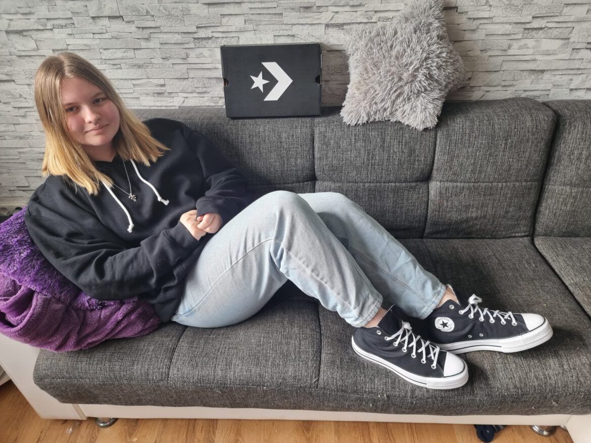 Maya, Kay`s Schwester bekam natürlich auch neue Schuhe