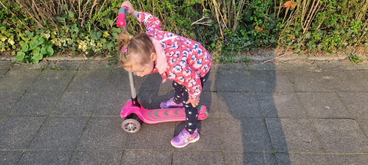 Ben + Pia freuen sich auch über neue Schuhe