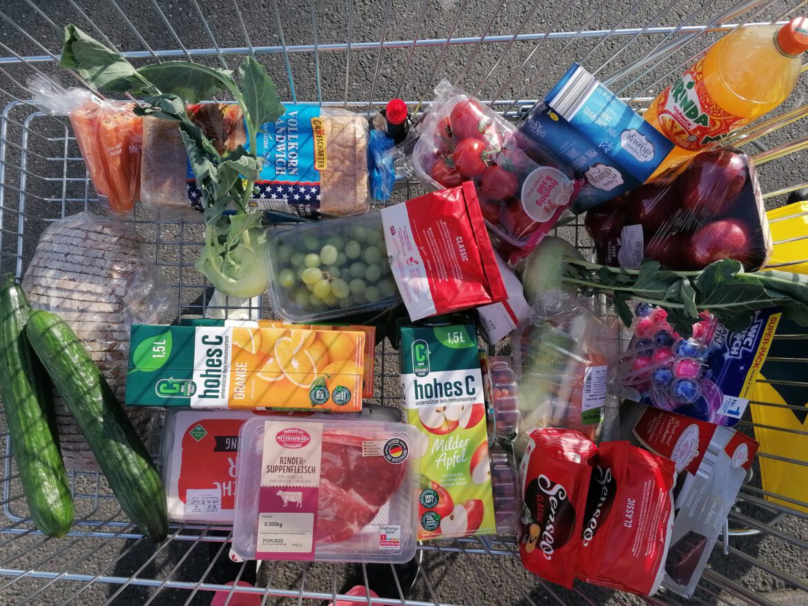 Einkauf mit einem Lebensmittel-Gutschein