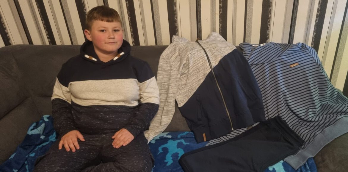 Ben freut sich über seine warmen Sachen