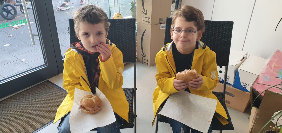 Joanna und Jason haben mit uns im Büro gefrühstückt