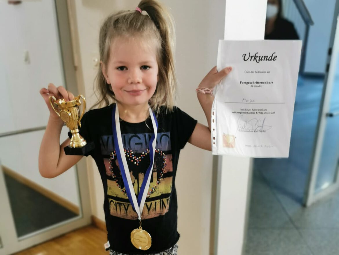 Maya Isabella hat schwimmen gelernt