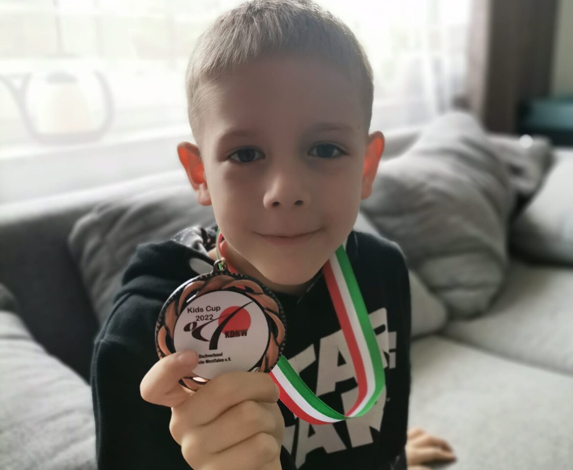 Miron bekam den 3. Platz beim Karate-Turnier