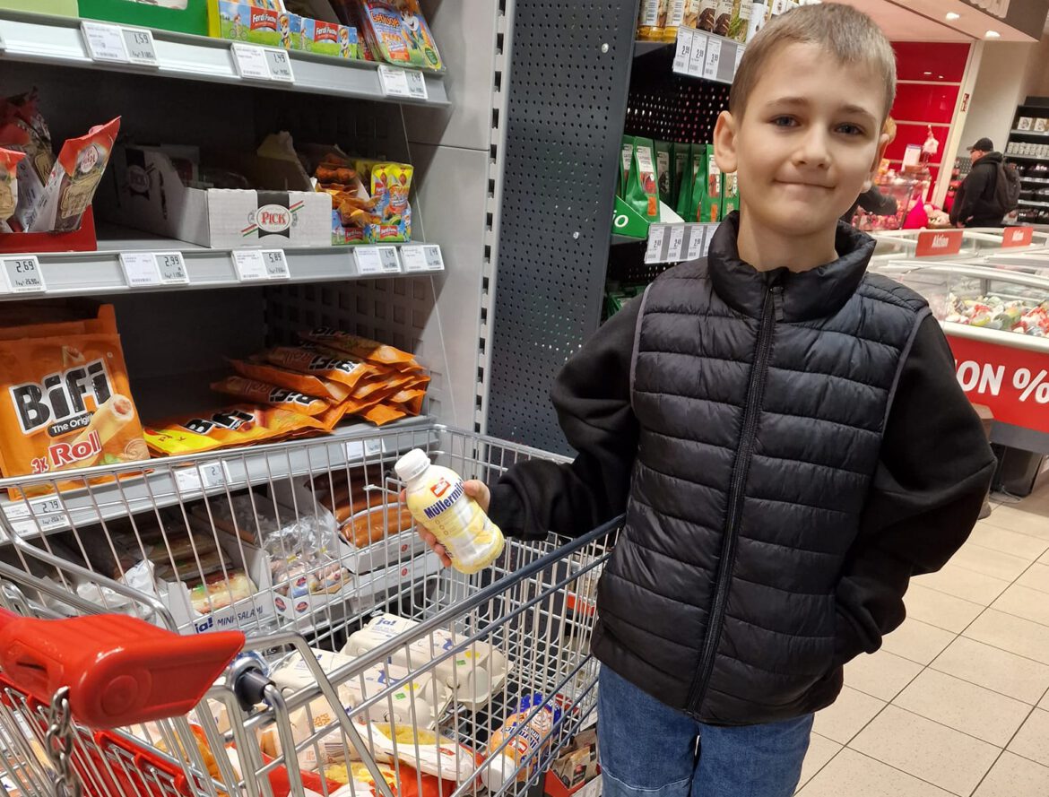 Kevin half auch beim Einkauf