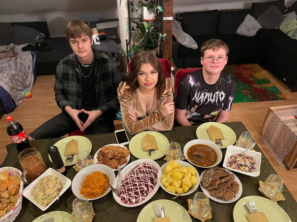 Ein liebgewonnene Tradition: die Spende Weihnachtsessen+Tannenbaum der Firma Mailer Stahl + der Kanzlei Allen&Overy