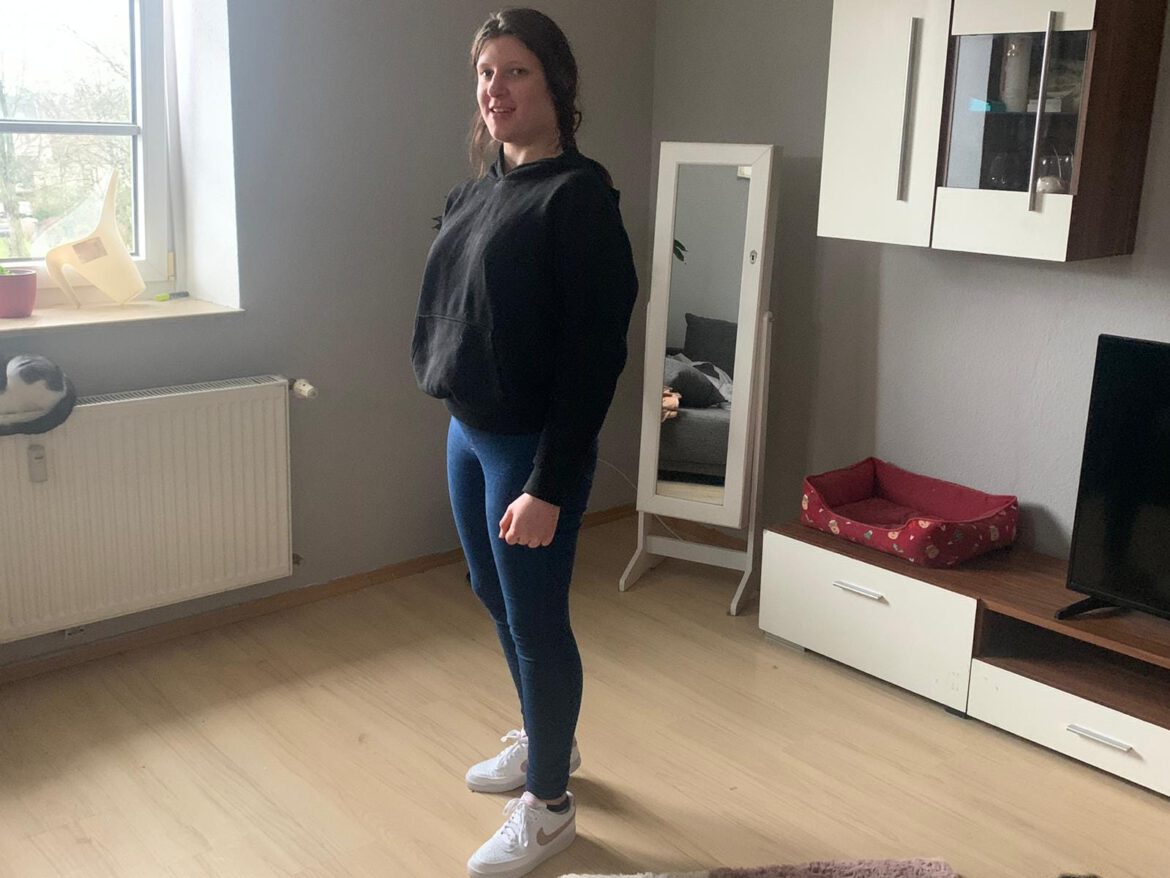 Giulia freute sich über ihre neuen Schuhe