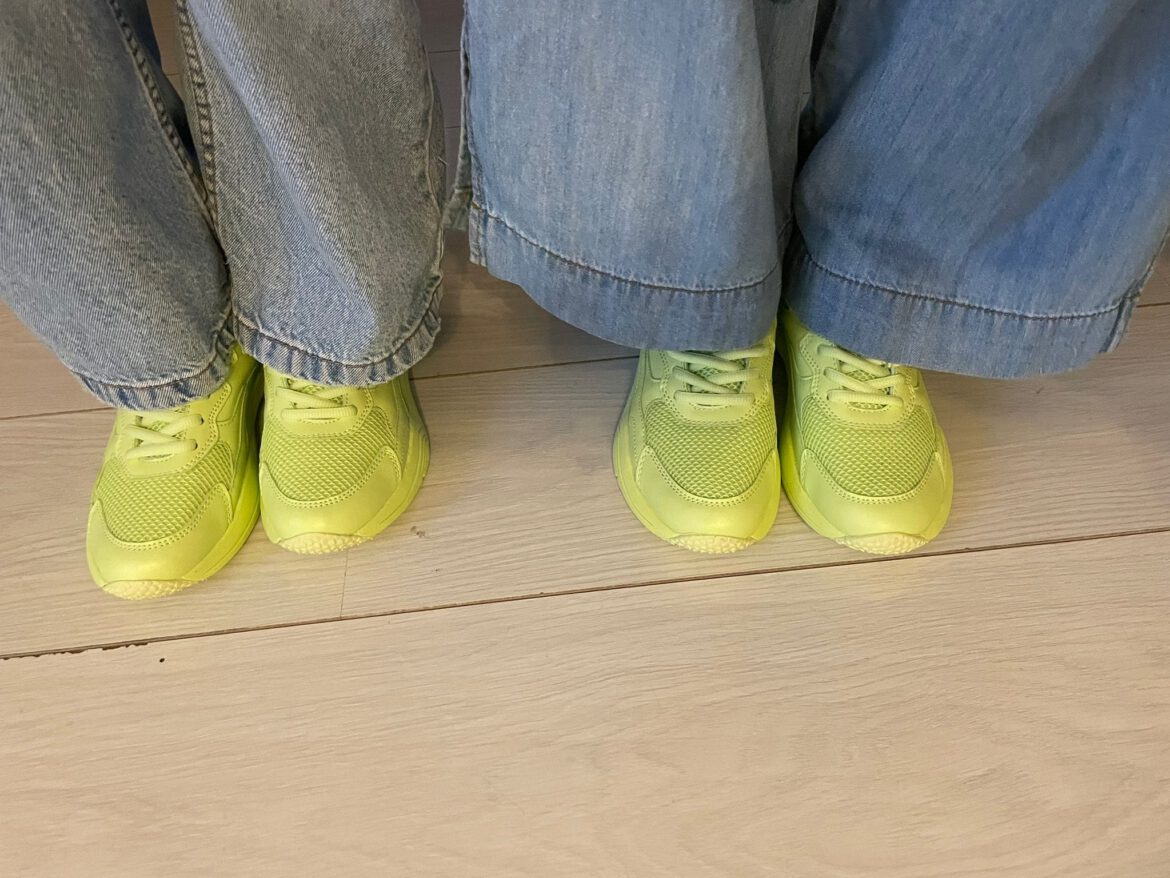 Schuhe für 4 Geschwister, dank der Schuh-Paten